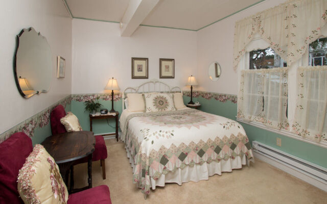 Headlands Inn Bed & Breakfast