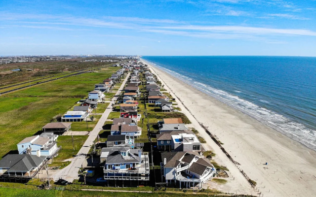 Betsy's Beachfront Cottage