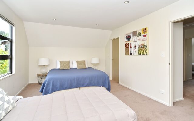 Hagley Apartment