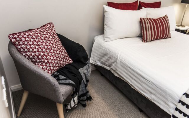 Sky Gardens Sunset River View Netflix Wine Parking