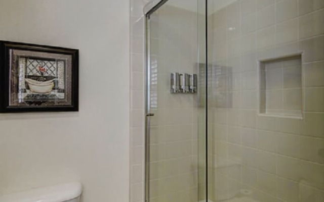 Apple Court - Four Bedroom Home