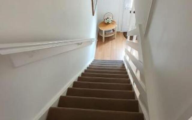 3 BEDROOM SERVICED APPARTMENT CENTRAL LOCATION SEA SIDE TOWn