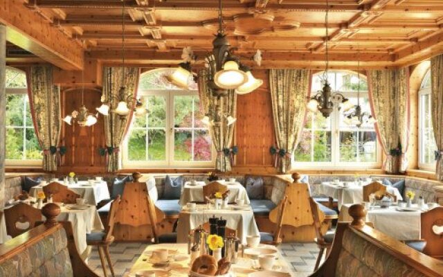 Hotel Rothirsch by Skinetworks