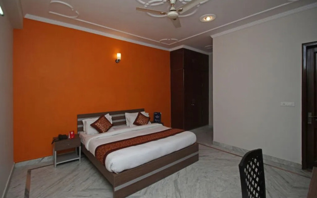 OYO Flagship 9075 Petals Inn