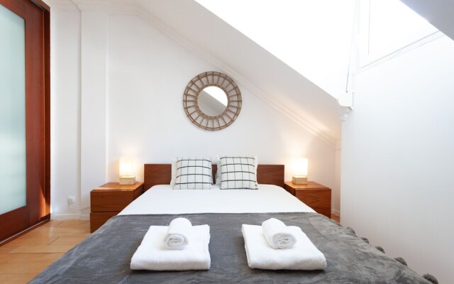 Liberty Penthouse Three-Bedroom Apartment - by LU Holidays