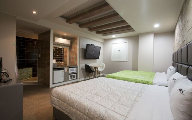 Max Motel