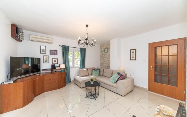 Amazing Home in Jadrija With Wifi and 4 Bedrooms