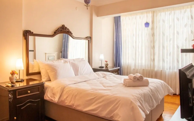 Spacious Detached House With Garden in Izmir