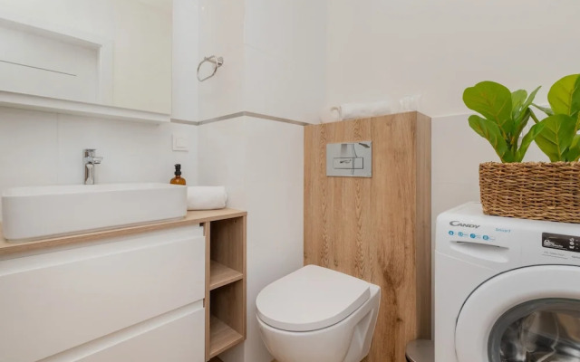 Bright Apartment Gdansk by Renters