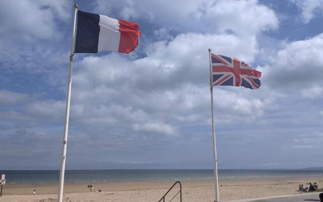 Seashore Hideaway studio