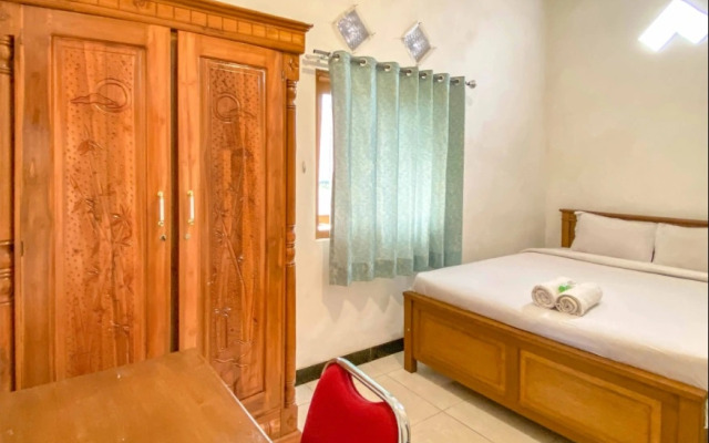 Karolin Guest House by Pesen Kamar