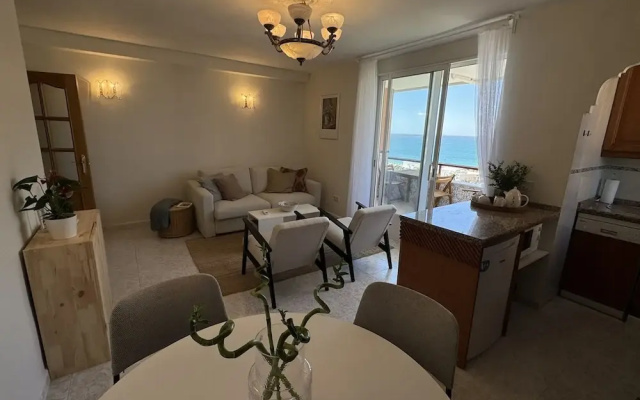 Beachfront Apartment With Seaview Terrace