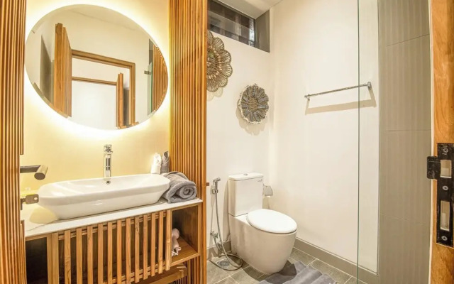 Luxury 5BR Retreat, 400m From Café Del Mar Shore