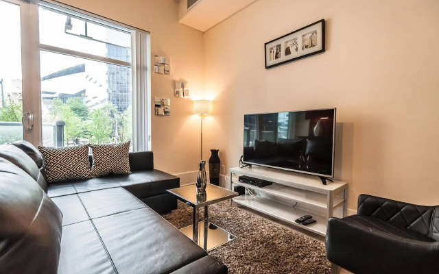 Life Suites Loft - CN Tower