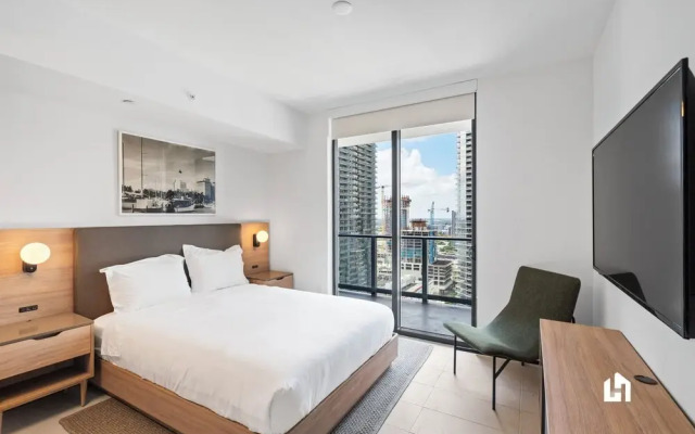 Stylish Apartments with Partial Ocean Views in Downtown