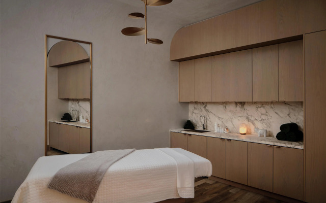 Thompson Houston, by Hyatt