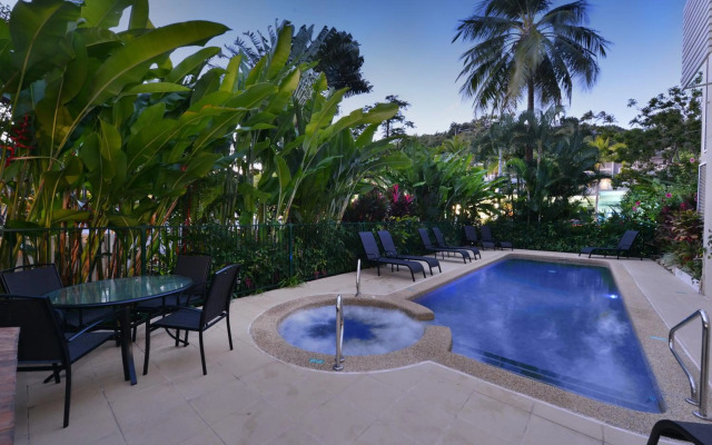 Port Douglas Apartments - Adults Only Oasis