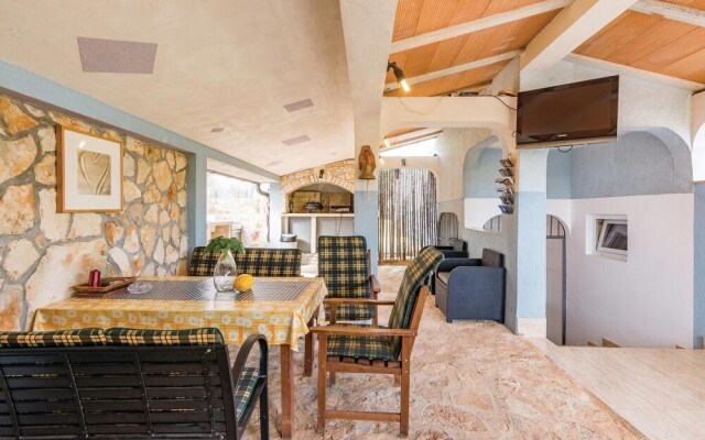 Beautiful Home in Vodnjan With Wifi and 5 Bedrooms