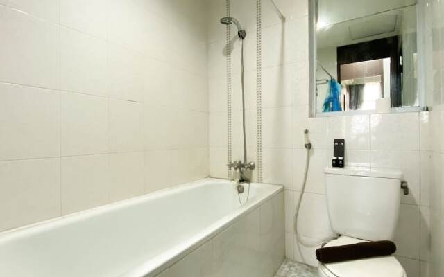 Homey 2Br Apartment Crown Court Executive Condominium