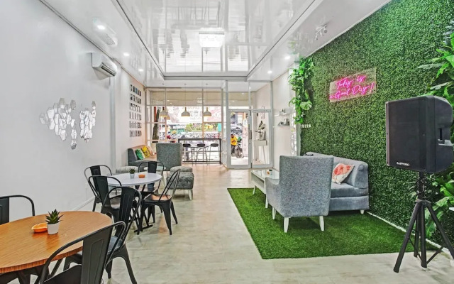 Box House by OYO Rooms