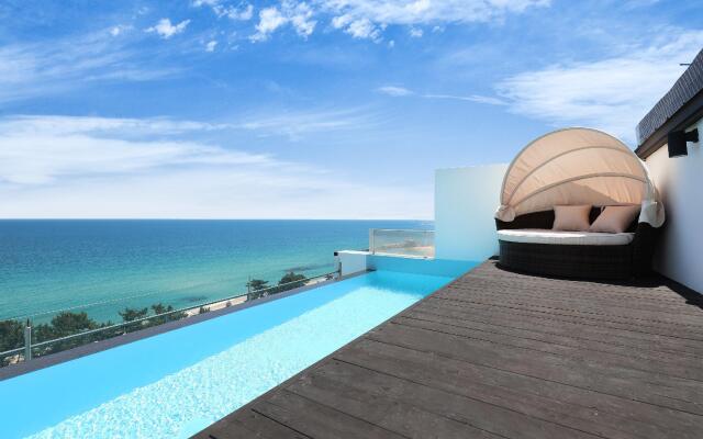 Gangneung La Casamia Poolvilla