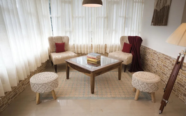 Oakwood Forest Retreat