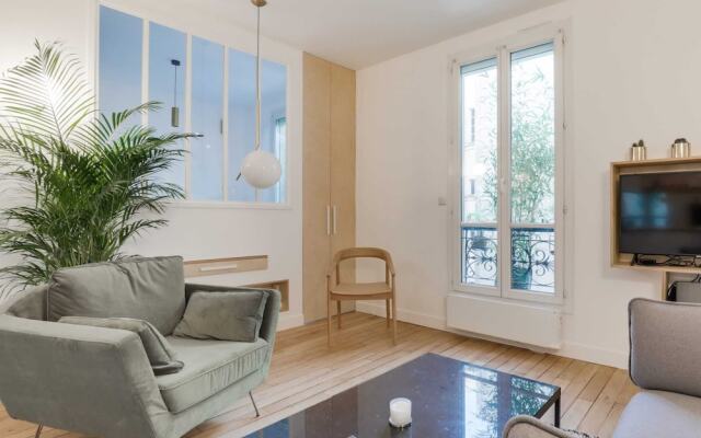 Sumptuous Apartment For 2 Canal Saint Martin