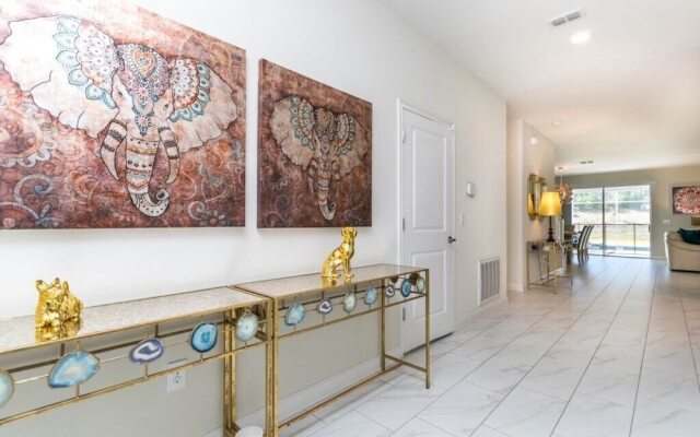 Bright & Sunny Champions Gate 8 Bedroom Villa villa