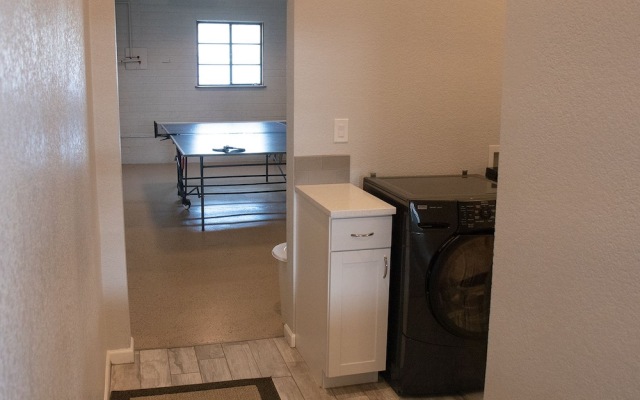 Moreland Retreat Huge Jacuzzi Sleeps 14