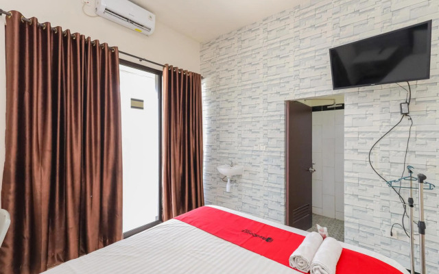 RedDoorz Syariah near Green Park Jatiwarna