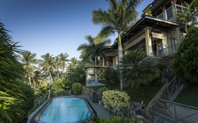 The Albatross, Kandy