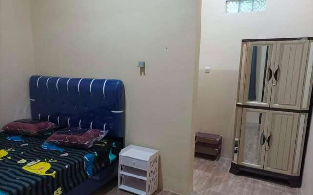 OYO 93741 Ayna Kost Syariah