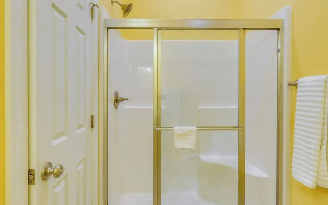 Scenic Studio w/ Dock Access in Fayetteville!