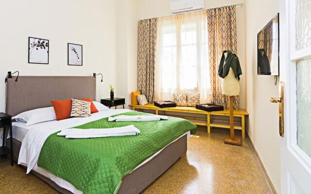 Hippy Decorated 2 Bedrooms Apartment