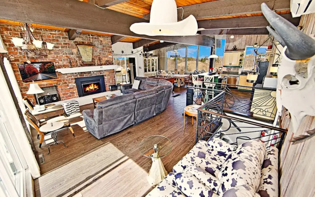 Rustic 5BR Escape  Sauna Hot Tub