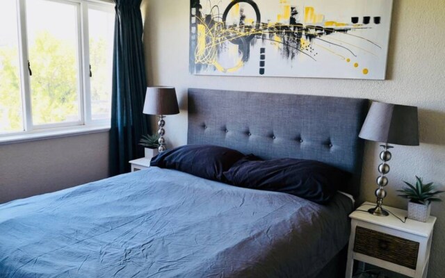 Peaceful 1 Bedroom Apartment in Tamboerskloof