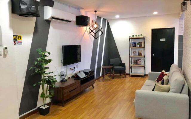 W Boutique Suite-up to 10pax with family karaoke.