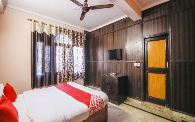 OYO 24753 Hotel Preet