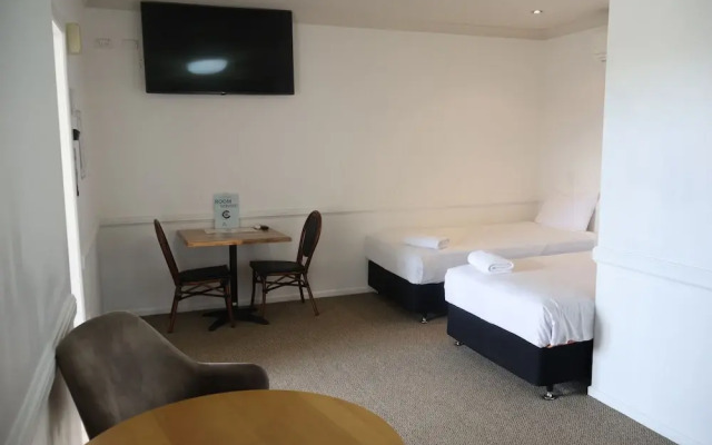 Park Avenue Hotel Motel