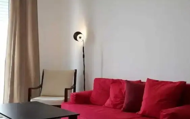 Lovely Flat Near Port! Few Min From City Center