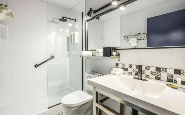 Clarion Pointe Tallahassee-State Capitol