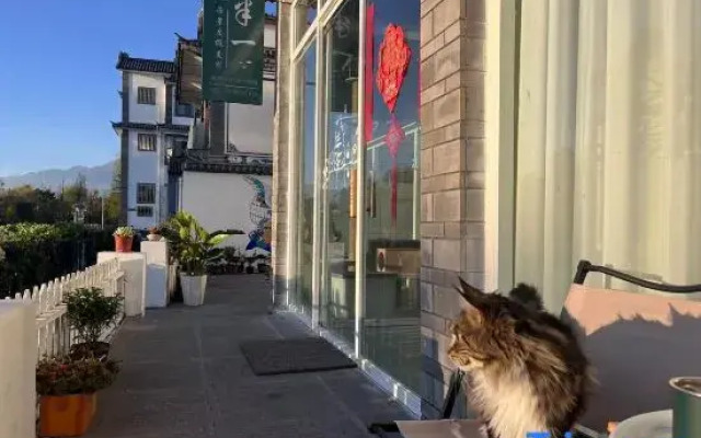 Banyi (Half-One) LakeSide Villa