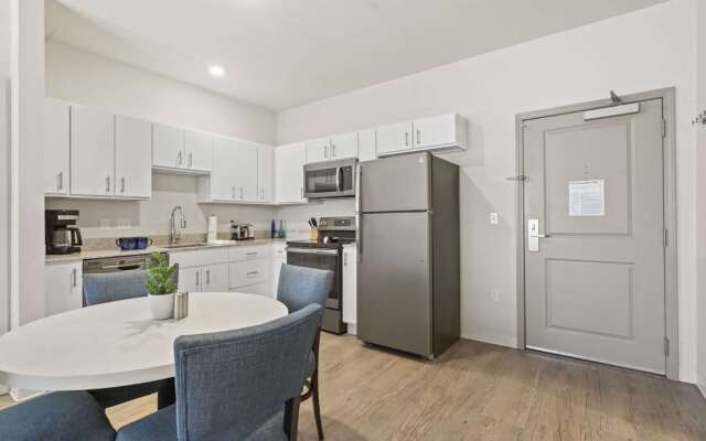 WaterWalk Extended Stay by Wyndham Kansas City - Overland Pk