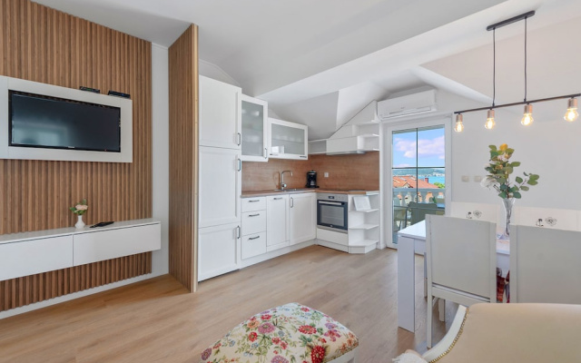 Superior Apartment Tania 13