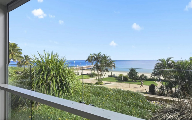 Deep Blue Apartment 1 Tangalooma