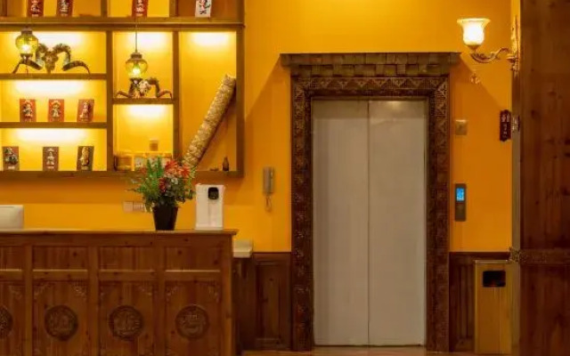 Far Mountain Dream Hotel