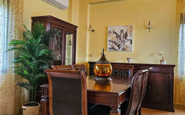 Villa Aitheras With sea Views and Garden