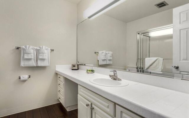 Oakwood At Eaves Mountain View