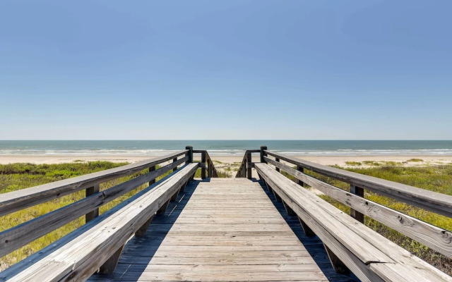 Pet-friendly Galveston Home w/ Wraparound Deck