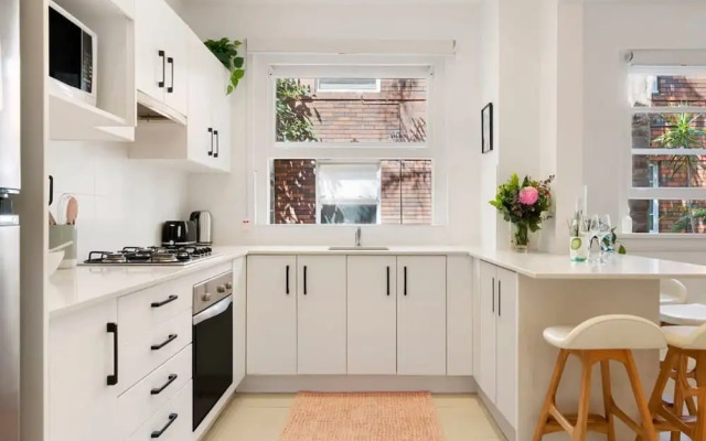 Bondi Breeze Apartment